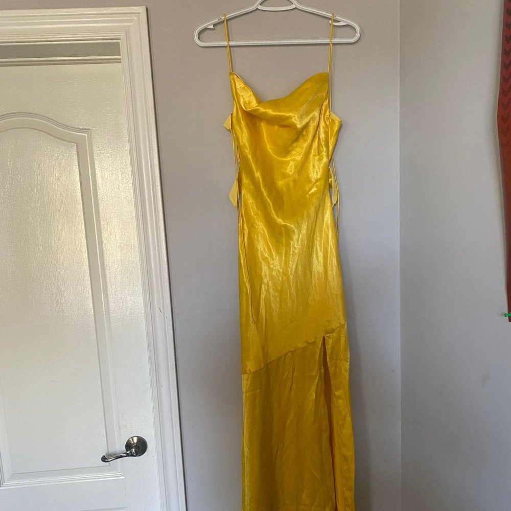 REVOLVE LOVERS BRAND NEW YELLOW DRESS